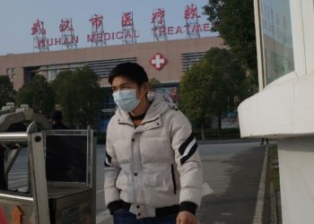 Хятад улсад дахин шинэ халдвар гарч 1 хүн нас барж ойрын хавьтлын 32 хүн тусгаарлав