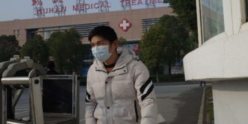 Хятад улсад дахин шинэ халдвар гарч 1 хүн нас барж ойрын хавьтлын 32 хүн тусгаарлав