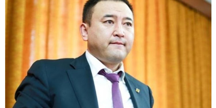 Төрийн банкныхан шоронд орлоо, Б.Чойжилсүрэнд хууль үйлчилдэггүй ээ!