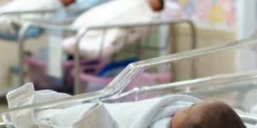 Дөнгөж төрсөн нярайгаас коронавирусийн халдвар илэрчээ