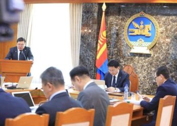 У.Хүрэлсүх хэнийг үлдээж, хэнийг явуулах вэ?