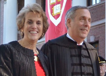 Харвардын их сургуулийн ерөнхийлөгч коронавирусийн халдвар авч оюутнууддаа томоохон хүндрэл  учрууллаа