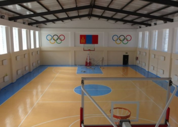 81-р сургууль заал өгч байгаад үйлдэл дээрээ баригджээ