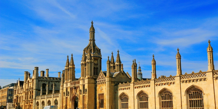 Кембриджийн их сургуулийн бүх хичээл бүтэн жил цахимаар орохоор боллоо