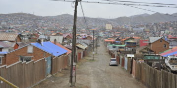 Өчигдөрийн хүчтэй шуурганаар 2 гэр нуржээ