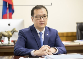 Бат-Эрдэнэ дapгaa шоудaлгүй зvгээp л яaж сайн aжиллaдaгaa харуул