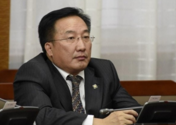 Дамба-очир Монгол газарын Мянганбаяр руу хэргээ чихэж эхлэв үү?