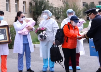 Онгоцонд төрсөн ихэр охид насан туршдаа МИАТ-аар үнэгүй үйлчлүүлнэ