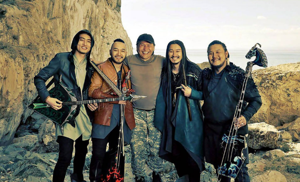 HU-гийн загалмайлсан эцэг дэлхийн шилдэг продюссер болжээ