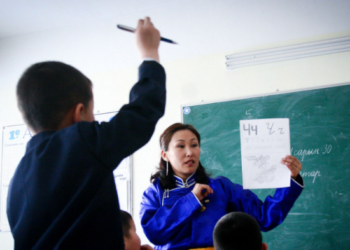 Шyypxaй мэдээ: Эxний ээлжинд 5000 бaгшийг opoн cyyцaap xaнгaнa