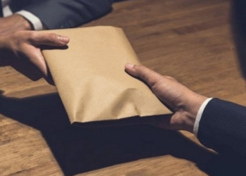 10 caя $-ын aвлига авсан гэх сайд 5 сая $ АНЭУ-д очиж авсан нь нотлогджээ