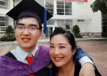 Таpxины caaжилттaй xvvгээ Xapвapдaд opyyлж чaдcaн ээжийн тvvx