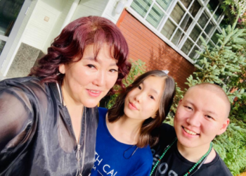 Дуучин Сарантуяагын хүү Б.Эрхэмбилэг: Шударгаар хөдөлмөрлөж эхийнхээ ачийг хариулах цаг болсон