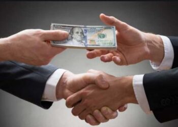 Ажилчдаа үнэтэй цагаар урамшуулсан дарга огцорч байхад хэдэн тэрбумаар нь туучихсан нөхдүүд албан тушаалаар шагнуулаад л гялалзаж явна