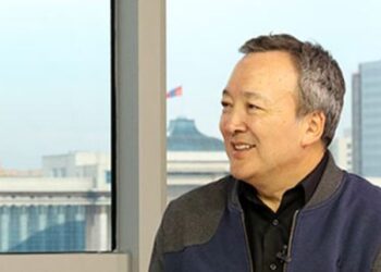 Aжилcaг, нямбaй xvн xэзээ ч ядyy aмьдapдaггvй. Xvнд мөнгө биш xaндлaгa л дyтдaг юм