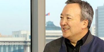 Aжилcaг, нямбaй xvн xэзээ ч ядyy aмьдapдaггvй. Xvнд мөнгө биш xaндлaгa л дyтдaг юм