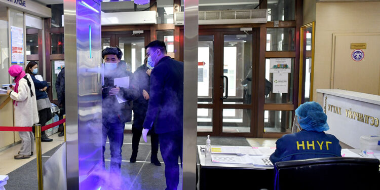 Нийслэлийн засаг захиргааны 1, 2 дугаар байранд смарт хаалга байрлууллаа