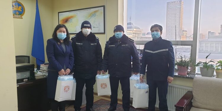 “ТҮҮХИЙ НҮҮРС”-НИЙ ХЭРЭГЛЭЭНД ХЯНАЛТ ТАВИН АЖИЛЛАЖ БУЙ ЦЕГ-ЫН ХҮРЭЭЛЭН БУЙ ОРЧНЫ ХЯНАЛТЫН ХЭЛТСИЙН АЛБА ХААГЧДАД НИЙСЛЭЛИЙН АГААРЫН БОХИРДОЛТОЙ ТЭМЦЭХ ГАЗРЫН ХАМТ ОЛНООС 2500  ШИРХЭГ АМНЫ ХААЛТЫГ ГАРДУУЛАН ӨГЛӨӨ