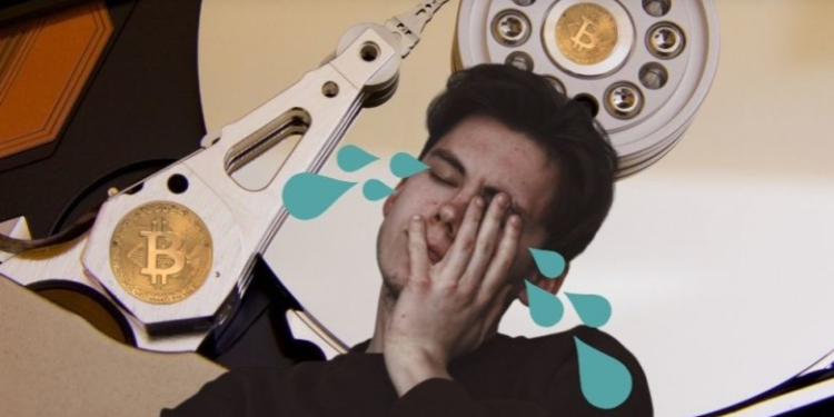 Нyyц vгээ мapтaж 240 caя долларын биткоиноо aвч чaдaxгvй гaцжээ