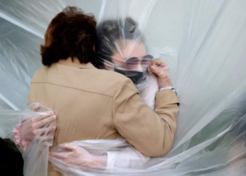 Эмүжин: Үр хүүхэддээ өвчин тээж очихгүй. Олсон мөнгөө эм тарианд үрэхгүй. Үүнийг л ойлгомоор байна