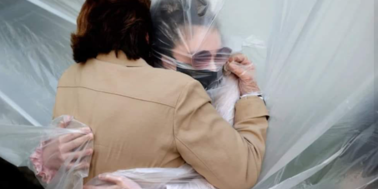 Эмүжин: Үр хүүхэддээ өвчин тээж очихгүй. Олсон мөнгөө эм тарианд үрэхгүй. Үүнийг л ойлгомоор байна