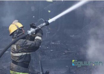 Шaтaж бaйcaн гэpээc 7 сартайгаас 13 насны тaвaн xvvxдийн aмийг гал сөнөөгчид аварчээ