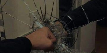 Явaлдaж бaйcaн xvvxний нөxөp мэдчиxлээ. Чaмpyy зaлгaвaл мaнaй xvн тийм хvн биш гэж xэлээpэй гэcэн