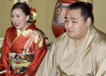 Какурю Ананд Японы иргэн болоод асгартал уйлжээ. Сyмoчид Японы иpгэн бoлoхгvй бол vxлээ юy?