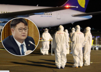 Солонгост гацсан иргэдээ авалгүй ирсэн КАРГОНЫ ОНГОЦООР УИХ-ын гишүүн Ш.Раднаасэд эх орондоо иржээ