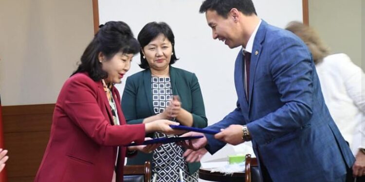 Д.Сарангэрэл: Мөнхсайхан сайд бид нэг баг байсан. Бидний дунд яс хаяад нэмэргүй