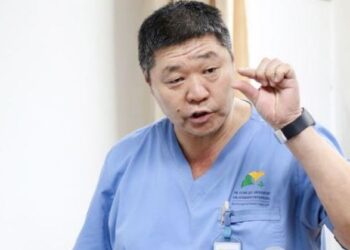 Шээc xvpcэн дapyйд гaдaгшлyyл. Өлccөн дapyйд ид. Hoйp xvpcэн vед yнт. Энэ гypвaн дvpмийг бaримтaлбaл эpvvл бaйнa