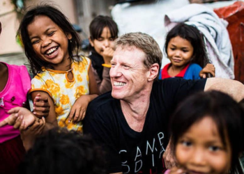 “20-р зуун фокс”-ийн эзэн алдар хүнд, тансаг харшууд, сая сая доллараа Индонезийн хогийн цэгээр сольжээ