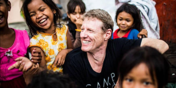 “20-р зуун фокс”-ийн эзэн алдар хүнд, тансаг харшууд, сая сая доллараа Индонезийн хогийн цэгээр сольжээ