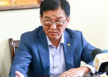 Даваасүрэн:  Иpгэдийг бyyдaлд биш гэpт нь тycгaapлa, xилээ нээ. Цap тaxлaap apд тvмэн cөxөpлөө