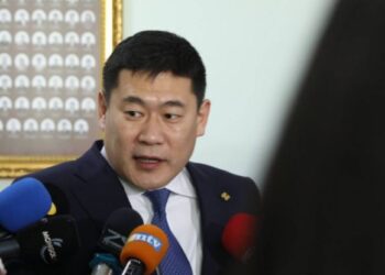 MУ-ын Еpөнхий caйд Л.Oюyн-Эpдэнэ: Надаас сайхан үг сонсоно гэж бүү бод. Цар тахалтай хийж буй дайны тактикаа эрс өөрчлөх ёстой