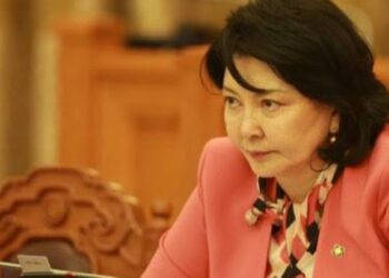 Улстөрчид, олигархиудын төрөөс идсэн хэдэн зуун тэрбум төгрөгийг хураан авч ард түмэндээ тараах цаг болсон