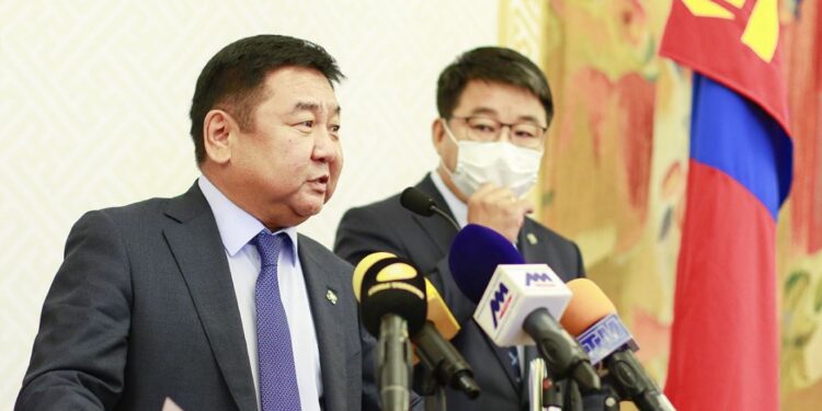 Д.Ганбат: Засгийн газар солигдсон нь ‘Сахил хүртээд шал дордов’ гэгч боллоо