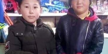 Сая төгрөг олоод эзэнд нь өгсөн сурагч жаалууд: Бид хоёр сумынхаа хамгийн бахархалтай хүүхдүүд болсон