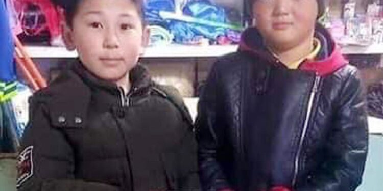 Сая төгрөг олоод эзэнд нь өгсөн сурагч жаалууд: Бид хоёр сумынхаа хамгийн бахархалтай хүүхдүүд болсон