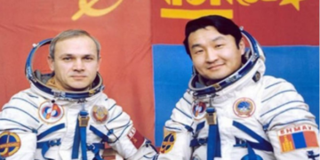 ОХУ-ын Ерөнхийлөгч В.Путин Сансрын нисгэгч Ж.Гүррагчааг ‘Төрийн одон’ медалиар шагналаа