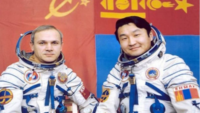 ОХУ-ын Ерөнхийлөгч В.Путин Сансрын нисгэгч Ж.Гүррагчааг ‘Төрийн одон’ медалиар шагналаа