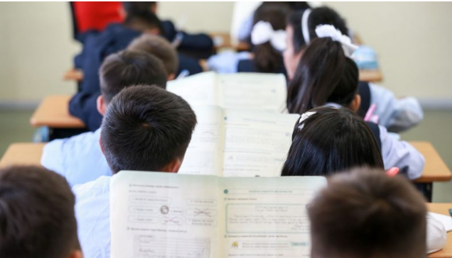 Зургаан настай сурагч охиныг багш нь дарамталдаг учир айсандаа өмдөндөө хүндэрсэн тохиолдол гарчээ