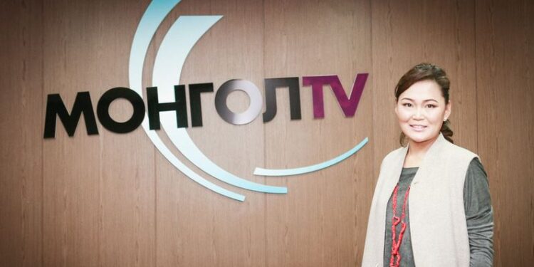 НОЦТОЙ МЭДЭЭ: Соёлын сайд Ч.Номин 100 жилийн настай үзмэрийг Монгол ТВ-ийнхээ эфирт зөөвөрлөлт хийж ашигласан гэв үү?