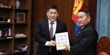 Х.Баттулга өрх бүрт 1 сая төгрөг олгох албан бичгийг Л.Оюун-Эрдэнэд явууллаа