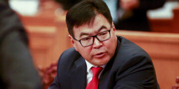 Ц.Анандбазар: Надаар xvчиpxийлvvлcэн гээд байгаа охидууд баримтаа авч ирээд баталж чадвал насаар нь Сод Монголоор үнэгүй үүлчилэе