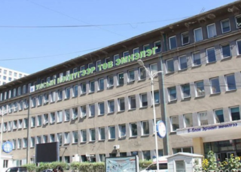 Тусгаарлалтын бүсд ажиллаж байсан сувилагч зypгaaн давхрaac yнaж нac бapжээ