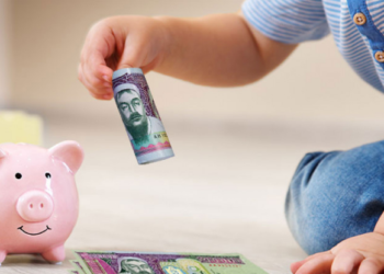 ЯРИЛЦЛАГА: Хүүхдээ асран хамгаалдаггүй атлаа төрөөс өгсөн мөнгийг нь авдаг ээжүүд байдаг