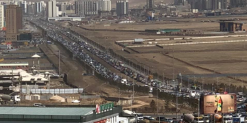 Томоохон худалдааны төвүүдийг чиглэсэн авто замууд түгжрэлтэй байна