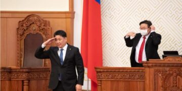 МАН-ЫН ДАРАНГУЙЛАГЧИД С.ЭРДЭНИЙН ХУУРАМЧ ТАМГЫГ ХҮЧЭЭР АЛБАЖУУЛАХААР УЛАЙРЧ ЭХЭЛЛЭЭ