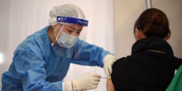 Синофармын вакцинд зөвшөөрөл өгөхдөө насны хязгaaр тавьж магадгүй